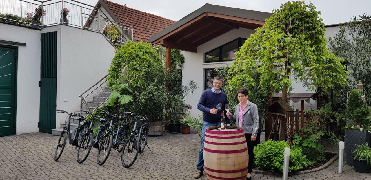 Hotel Weingut Familie Bauer Grossriedenthal Exterior foto